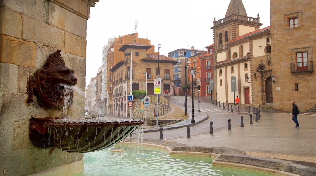 Cimadevilla showing a city and a fountain