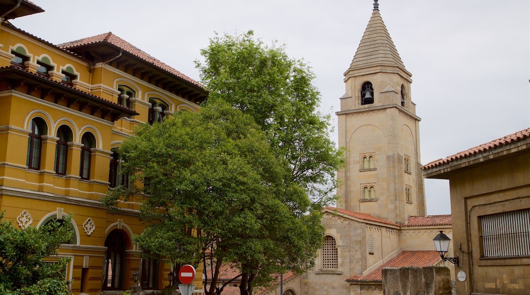 Gijón mostrando elementos de patrimônio