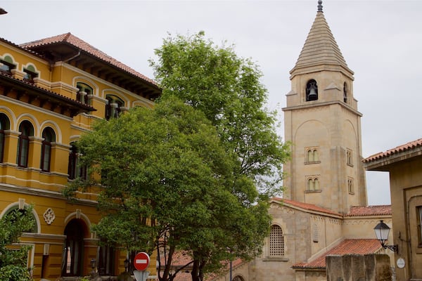Gijon showing heritage elements