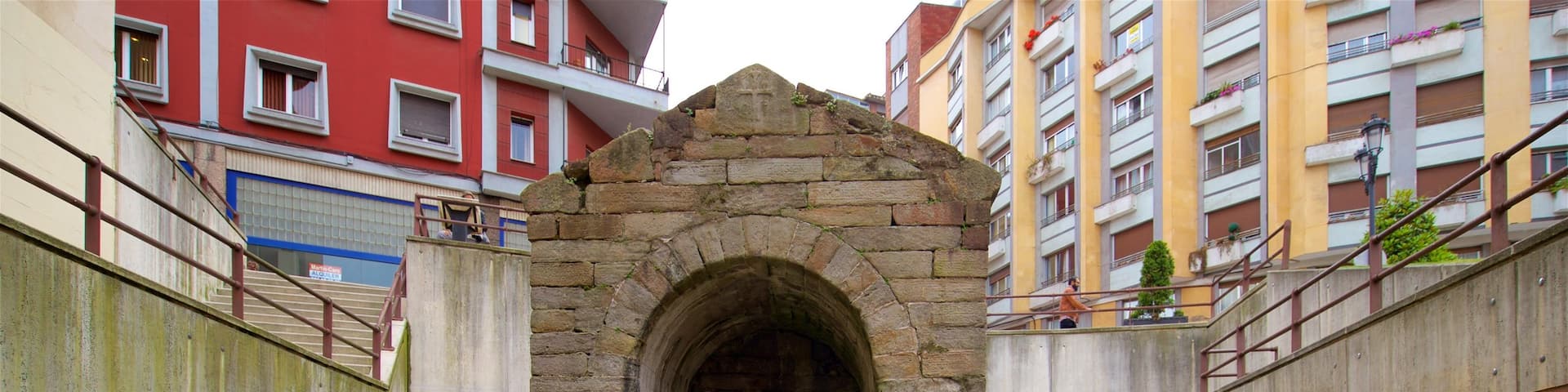 Oviedo mit einem Fluss oder Bach