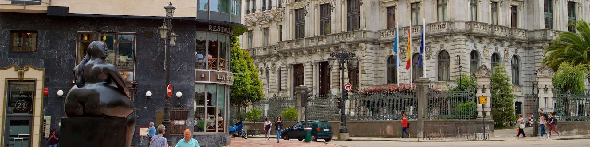 Oviedo featuring a statue or sculpture, a city and heritage architecture
