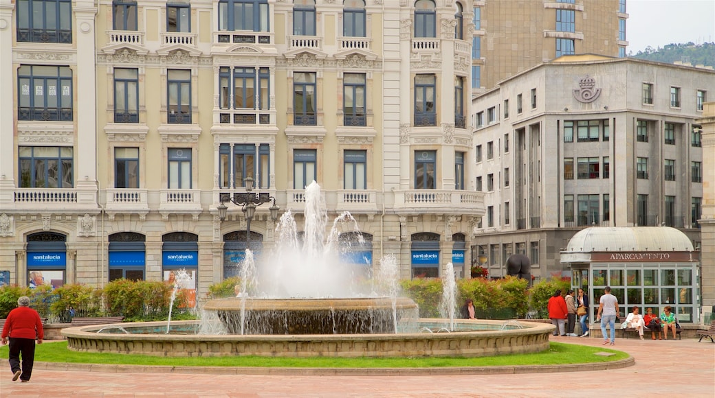 Oviedo que incluye elementos del patrimonio, una ciudad y una fuente