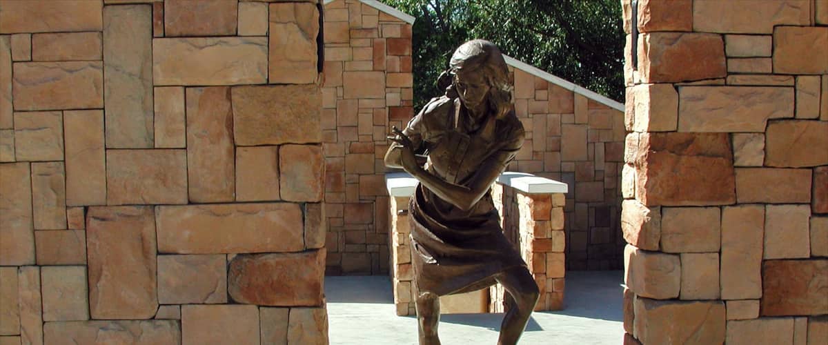 Boise showing a statue or sculpture