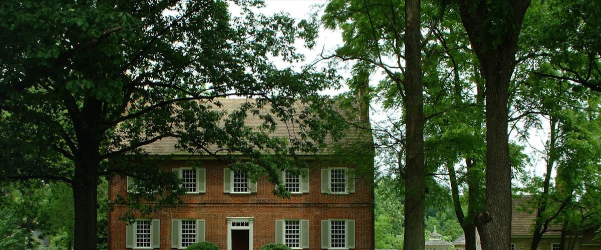 Louisville que incluye una casa, patrimonio de arquitectura y una pequeña ciudad o pueblo