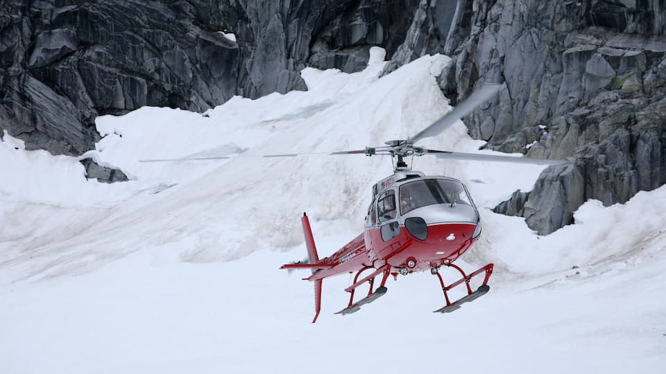 Juneau qui includes avion et neige