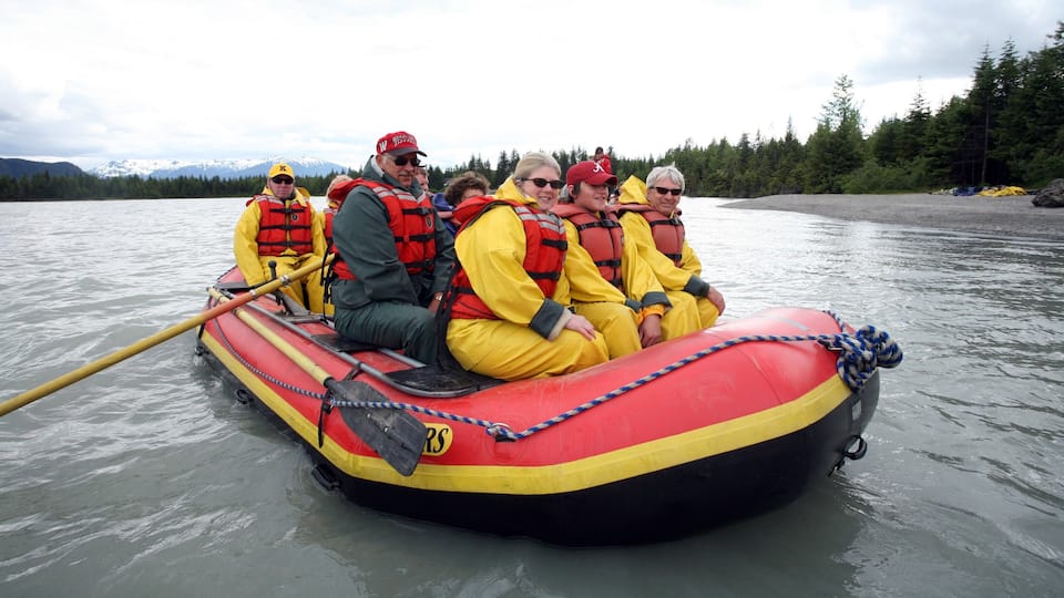 Juneau montrant épreuve sportive, rafting et lac ou étang