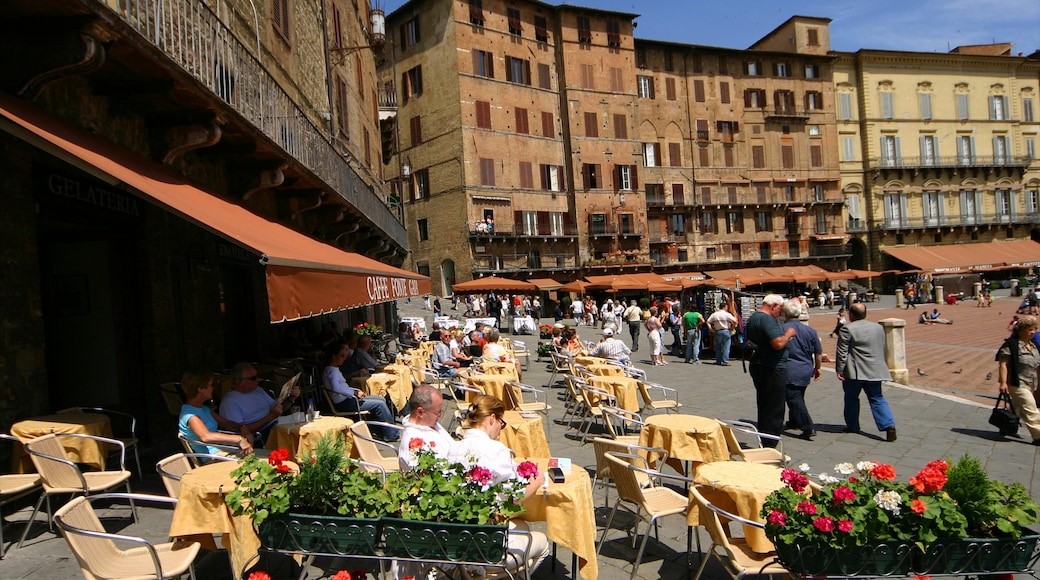 Siena toont straten, buiten eten en bloemen