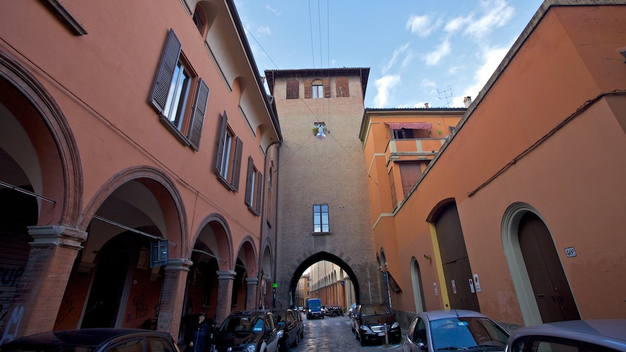 Bologna che include strade, città e architettura d\'epoca