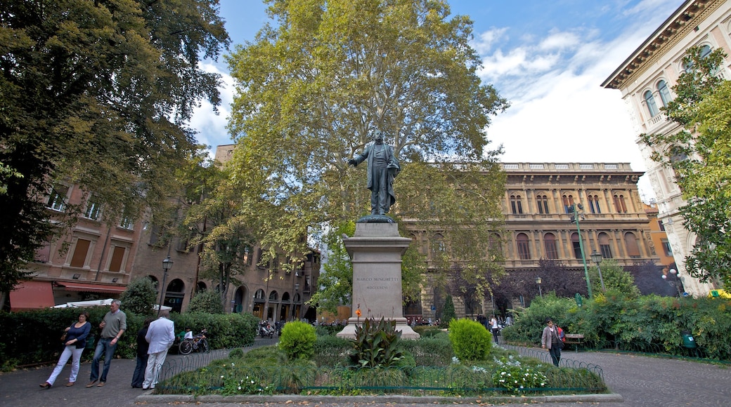 Bologna showing a square or plaza, a city and a monument