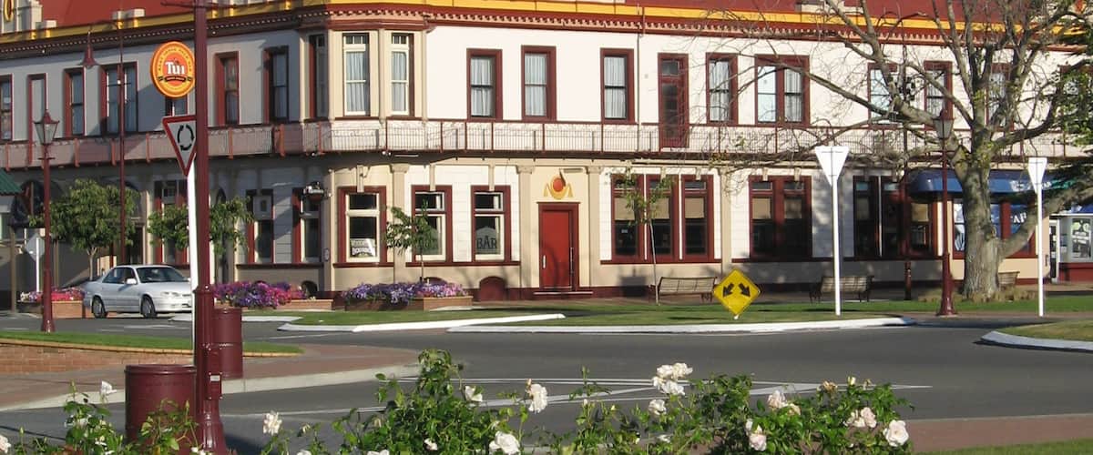 Manawatu - Wanganui showing a hotel, street scenes and heritage architecture