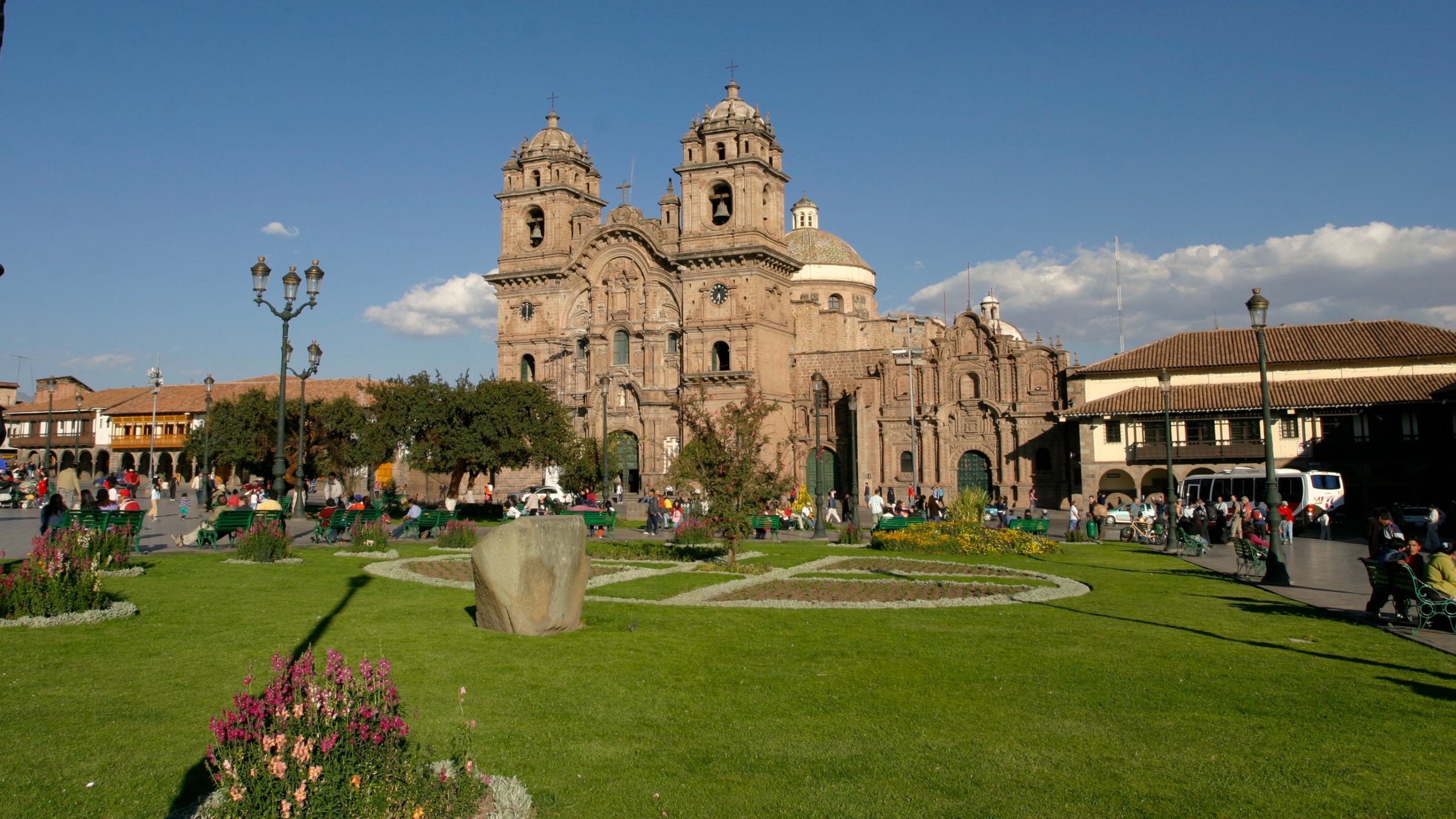 Cusco showing heritage architecture and a church or cathedral