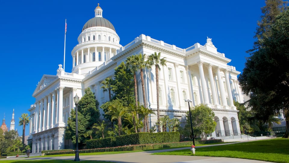 Sacramento mostrando arquitectura patrimonial y un edificio administrativo