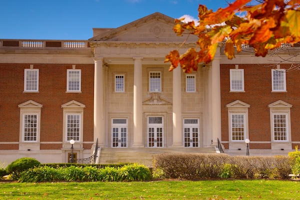 Lincoln Park showing heritage architecture, a park and a house