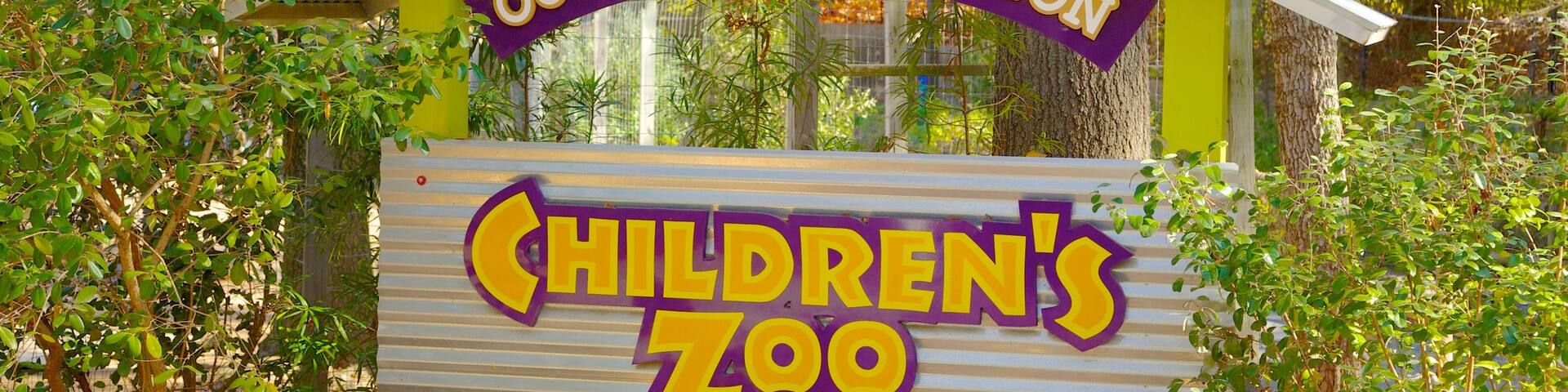 Zoo Atlanta featuring zoo animals and signage