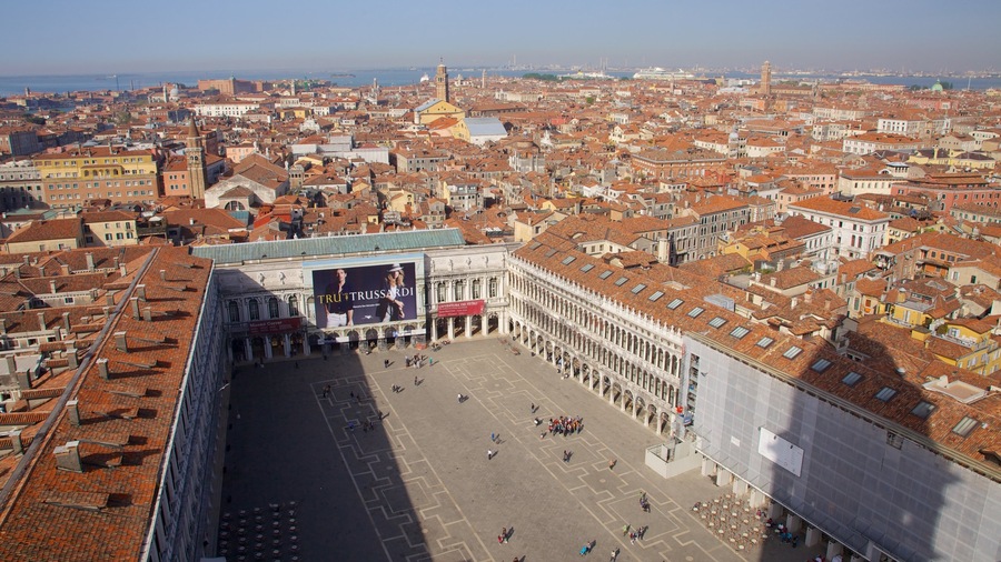 Venice showing a city and a square or plaza