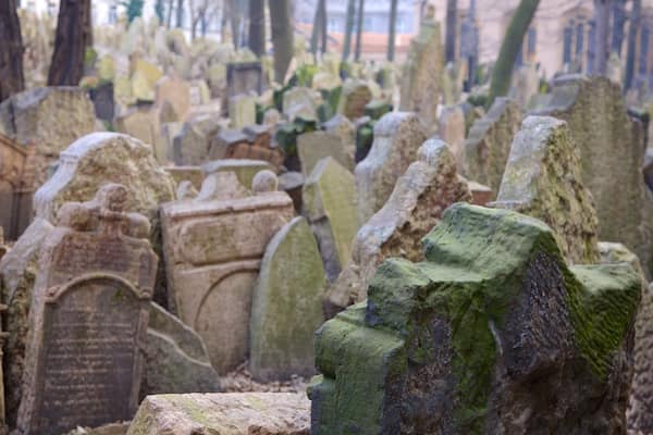 Prag welches beinhaltet Friedhof und Gedenkstätte