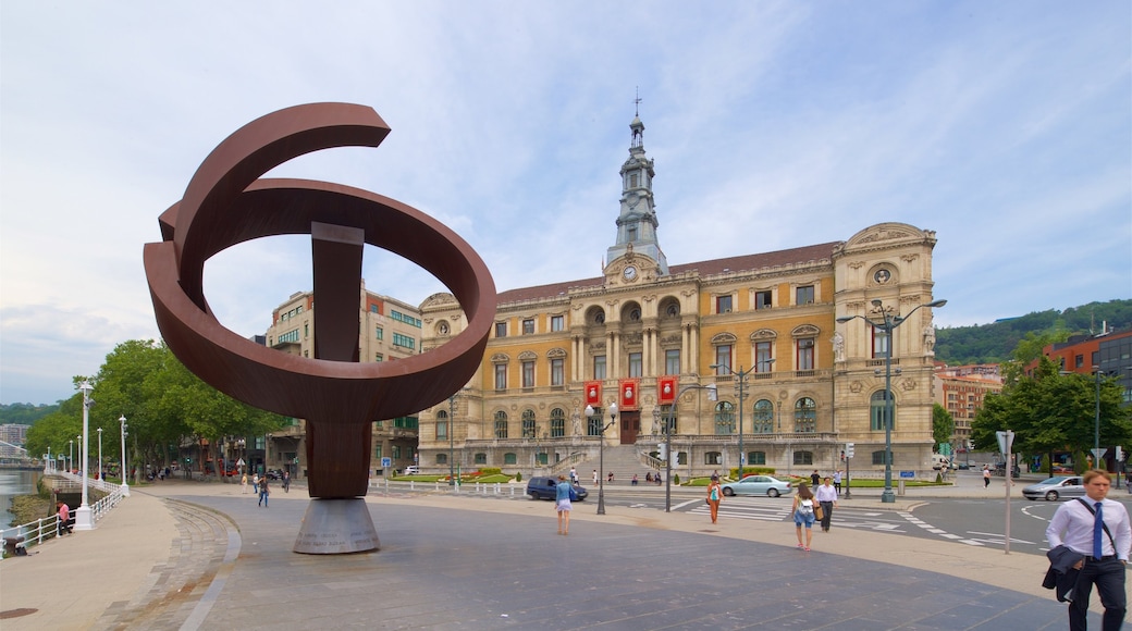 Stadhuis van Bilbao inclusief historische architectuur, kunst in de open lucht en straten