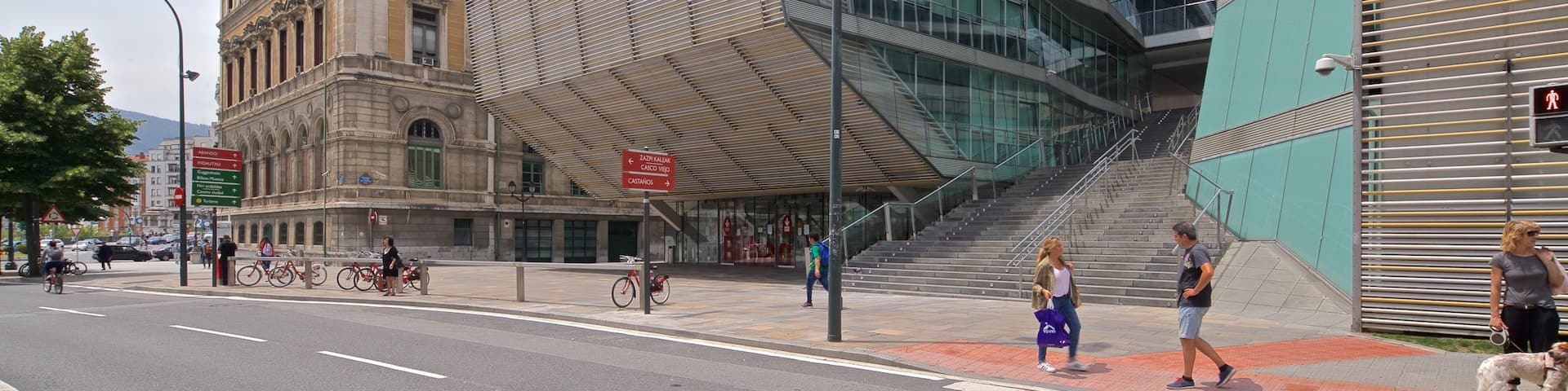 Bilbao City Hall showing a city, street scenes and modern architecture