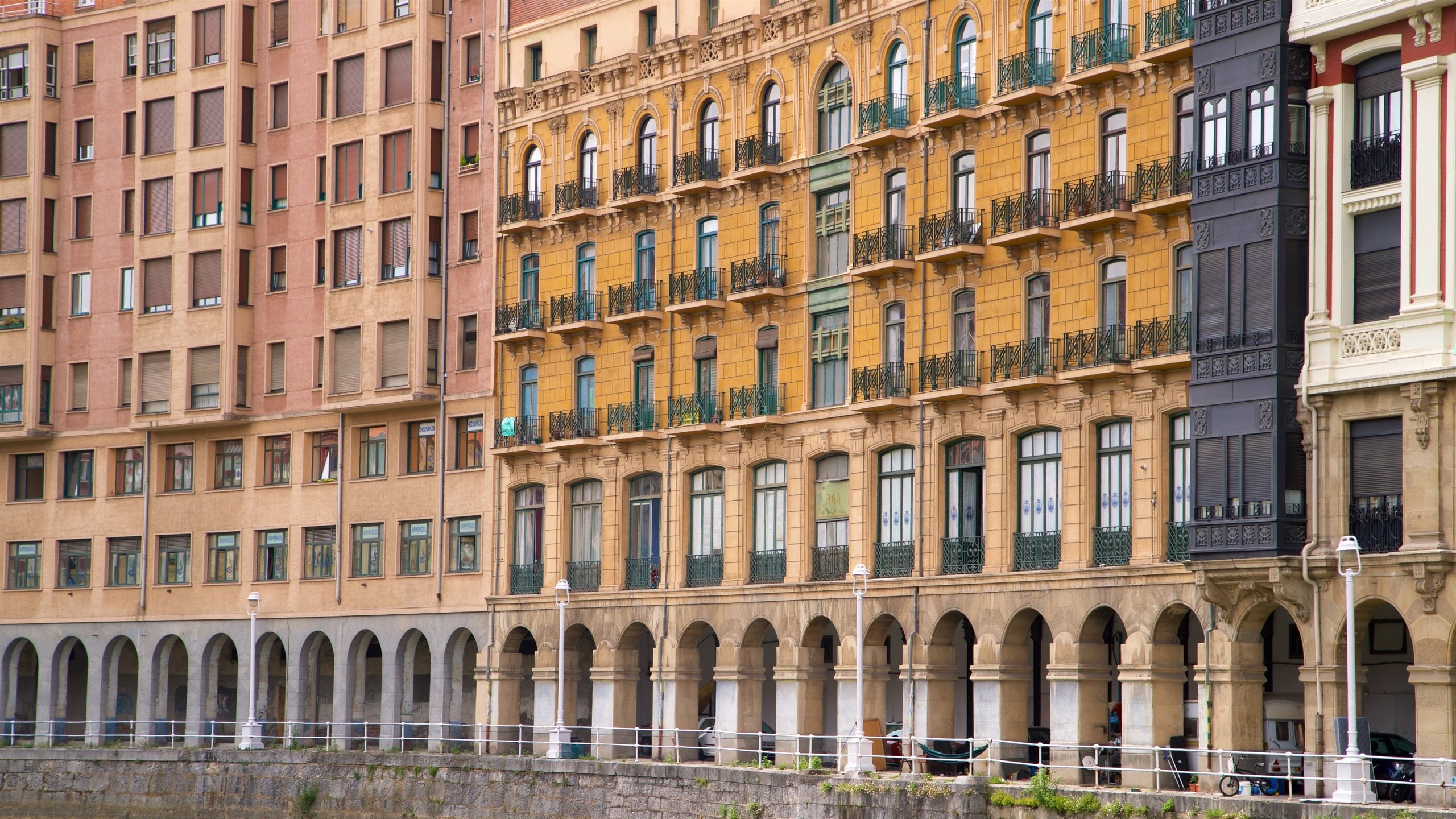 Bilbao showing heritage elements