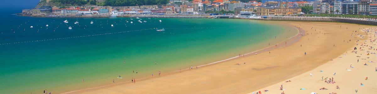 San Sebastián mit einem Strand, allgemeine Küstenansicht und Küstenort