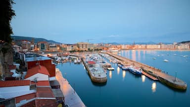 San Sebastián mostrando località costiera, baia e porto e città