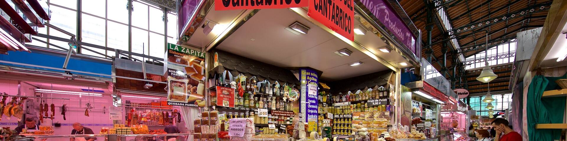 Mercado La Esperanza featuring interior views, food and markets