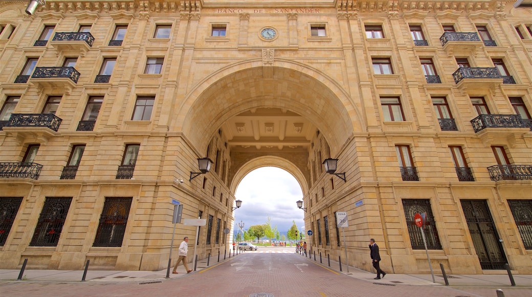 Banco Santander featuring heritage architecture