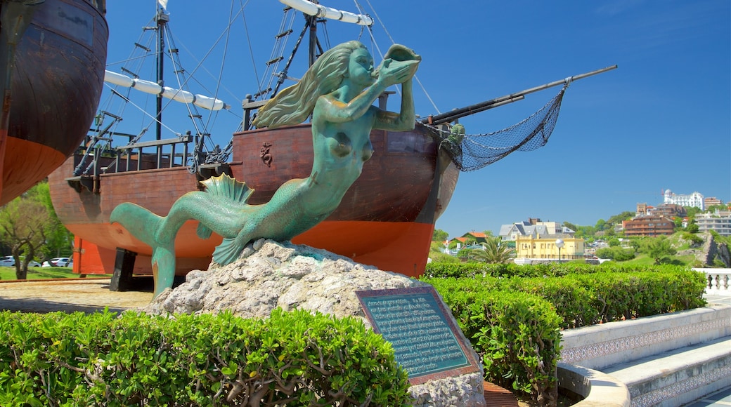 Magdalena Peninsula featuring heritage elements, a statue or sculpture and outdoor art