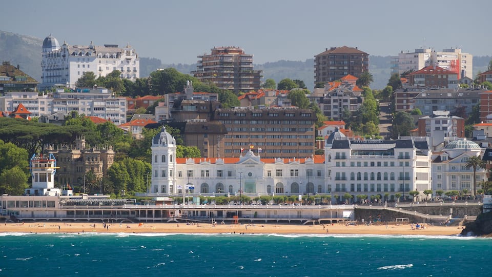 El Sardinero Beach which includes general coastal views, a coastal town and a sandy beach