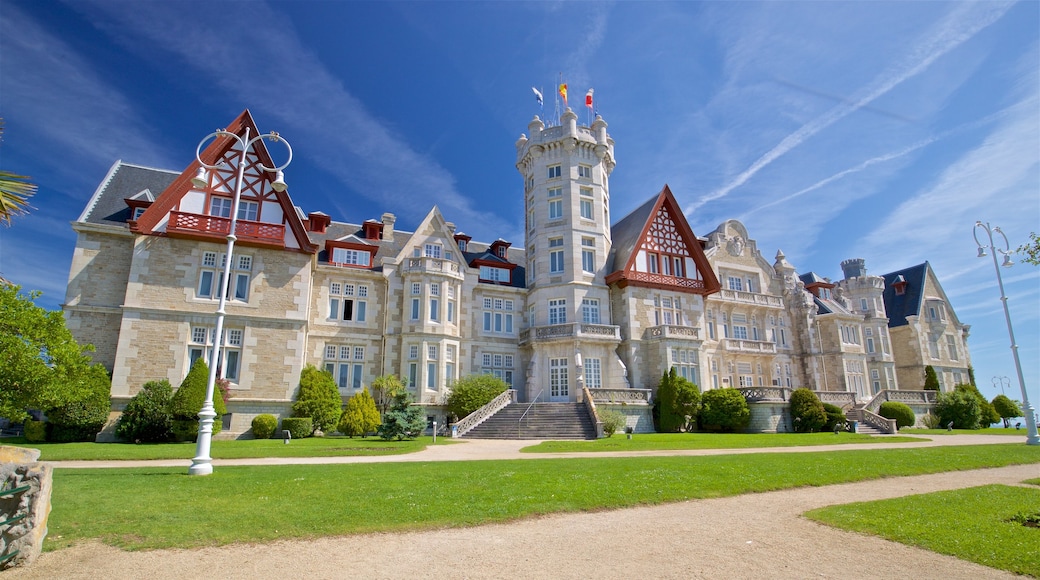 Palacio de la Magdalena que inclui arquitetura de patrimônio e um parque