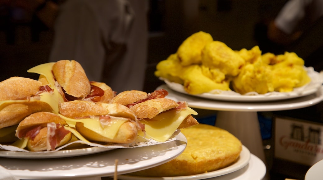 San Sebastián ofreciendo comida