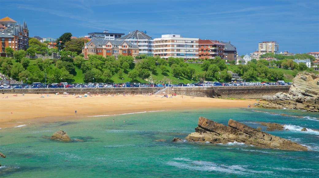Península de La Magdalena que incluye costa rocosa, vistas generales de la costa y una playa de arena