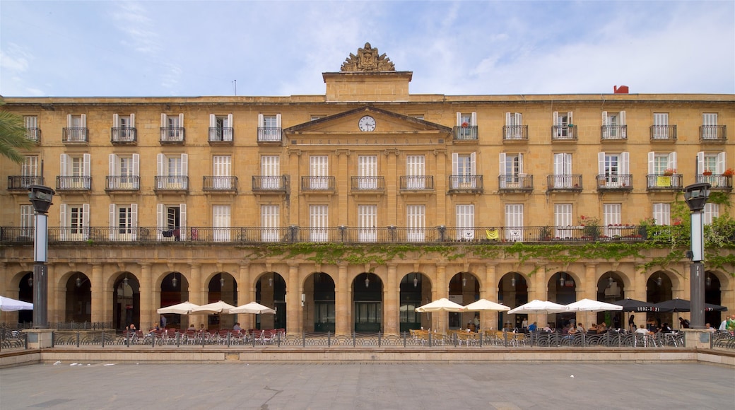 Plaza Nueva featuring heritage architecture and a square or plaza