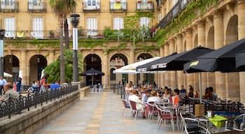 Plaza Nueva showing outdoor eating as well as a small group of people