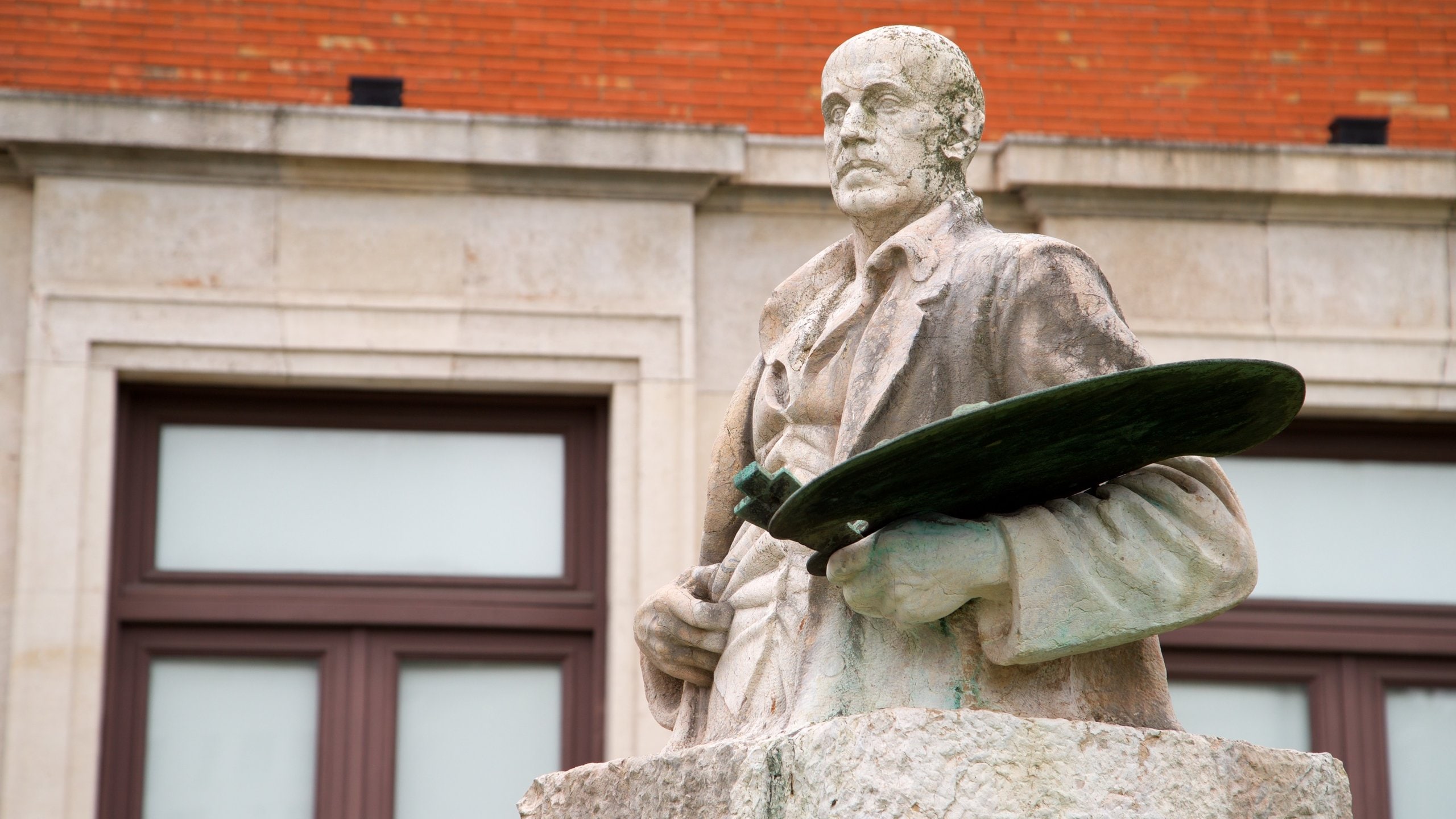 Bilbao Fine Arts Museum showing a statue or sculpture