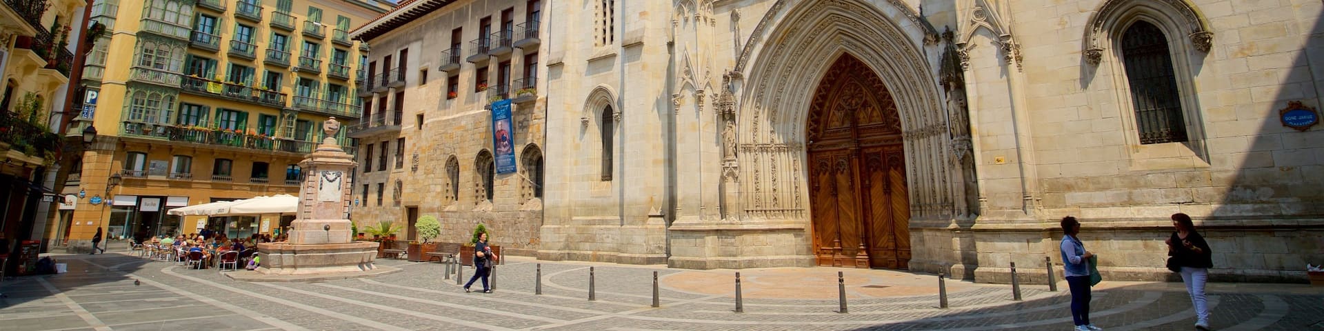 Santiago Cathedral showing a church or cathedral and heritage architecture