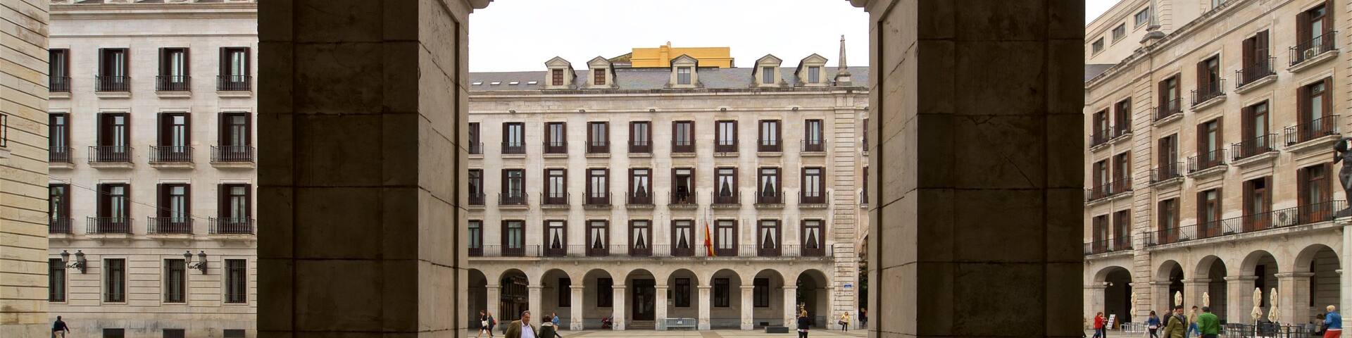 Plaza Porticada welches beinhaltet historische Architektur und Platz oder Plaza