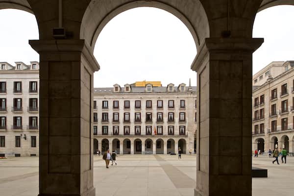 Plaza Porticada welches beinhaltet historische Architektur und Platz oder Plaza