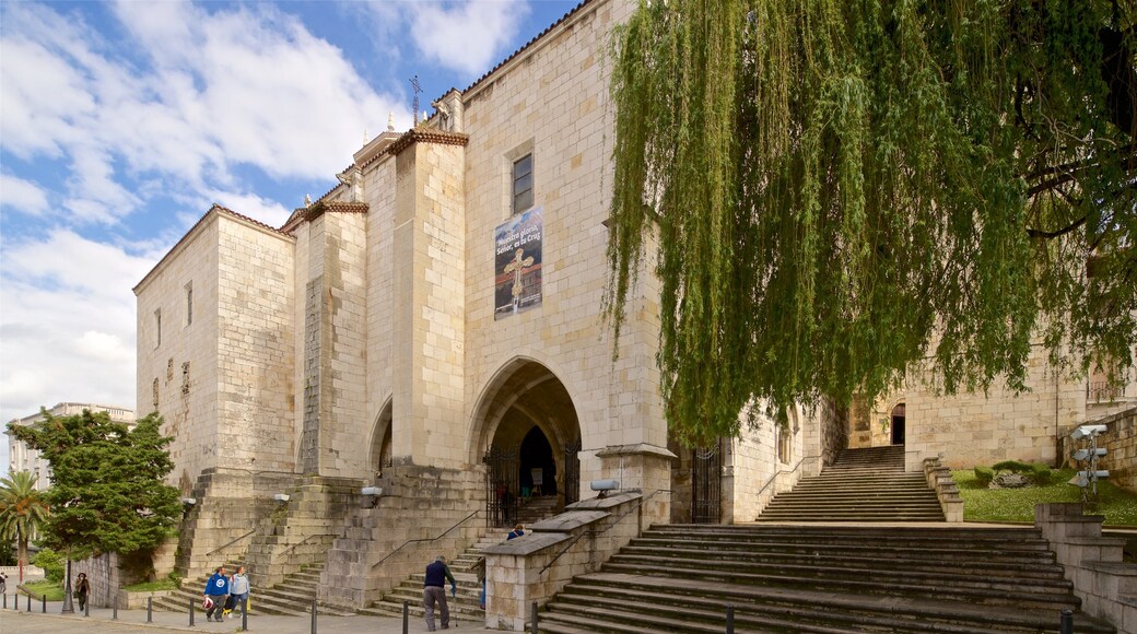 Parroquia Santisimo Cristo which includes heritage architecture