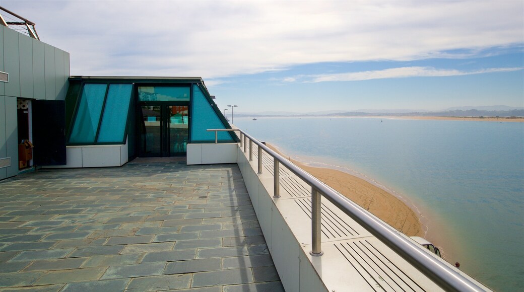 Museo marítimo de Cantabria mostrando vistas de una costa