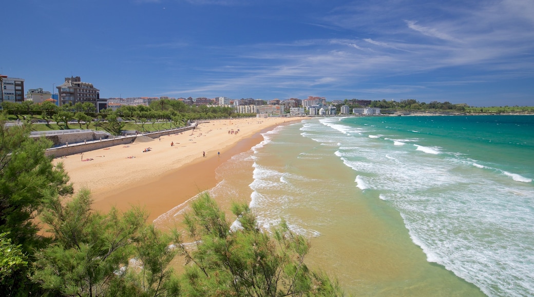 Jardines de Piquío mostrando vistas de una costa, una localidad costera y una playa de arena