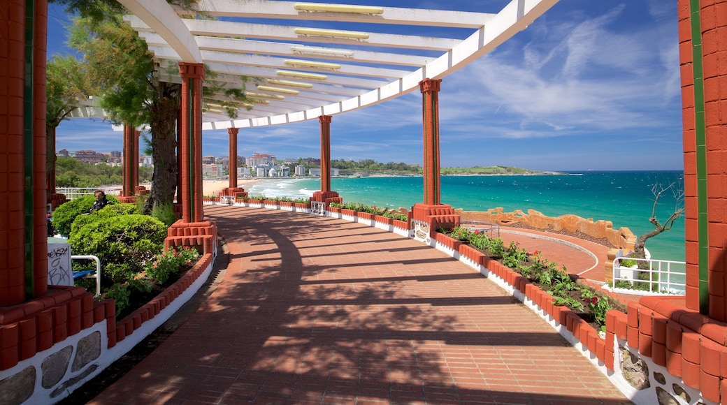 Jardines de Piquio which includes a coastal town and general coastal views