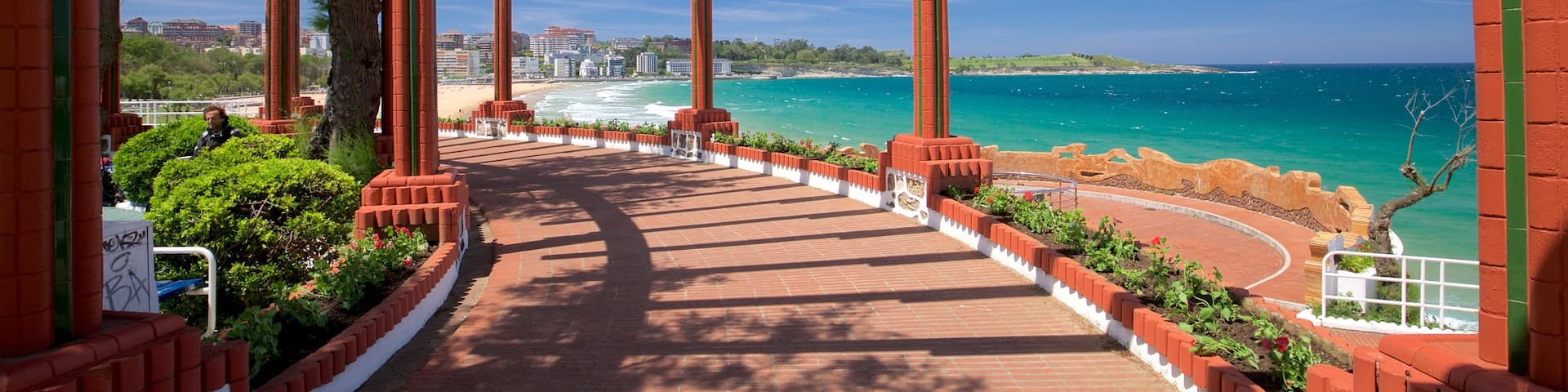 Jardines de Piquio which includes general coastal views and a coastal town