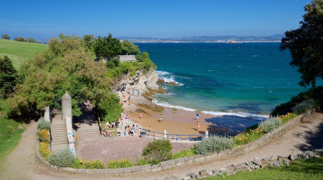 Parque de Mataleñas mit einem schroffe Küste und allgemeine Küstenansicht