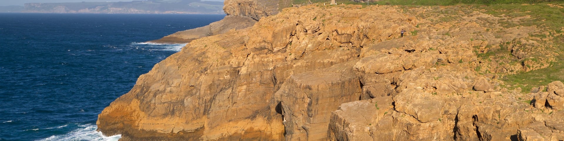 Cabo Mayor Lighthouse which includes general coastal views, a lighthouse and rocky coastline