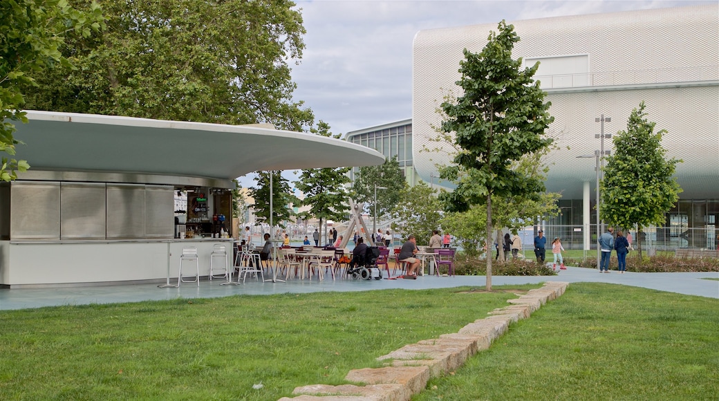 Jardines de Pereda showing a garden and outdoor eating as well as a small group of people