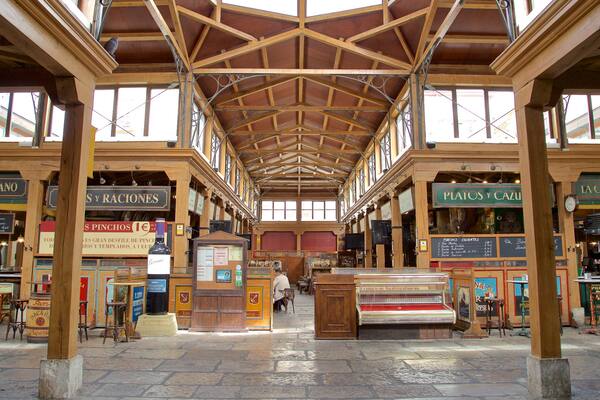 Santander das einen Innenansichten, Märkte und Bar