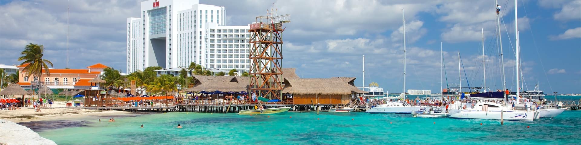 トルトゥーガ ビーチ 表示 海岸線の眺め, 海岸沿いの町 と 湾岸あるいはハーバー