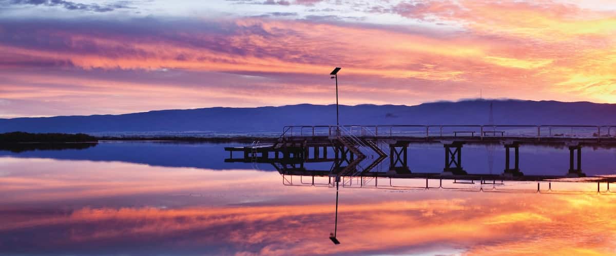 Port Pirie ofreciendo una puesta de sol, una bahía o puerto y vistas de paisajes