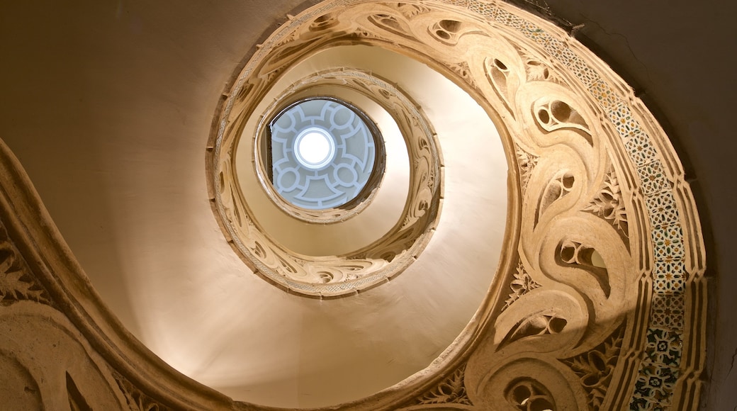 Pamplona Cathedral showing interior views and heritage elements